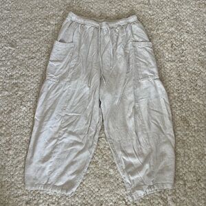 Barrel leg pull on pants